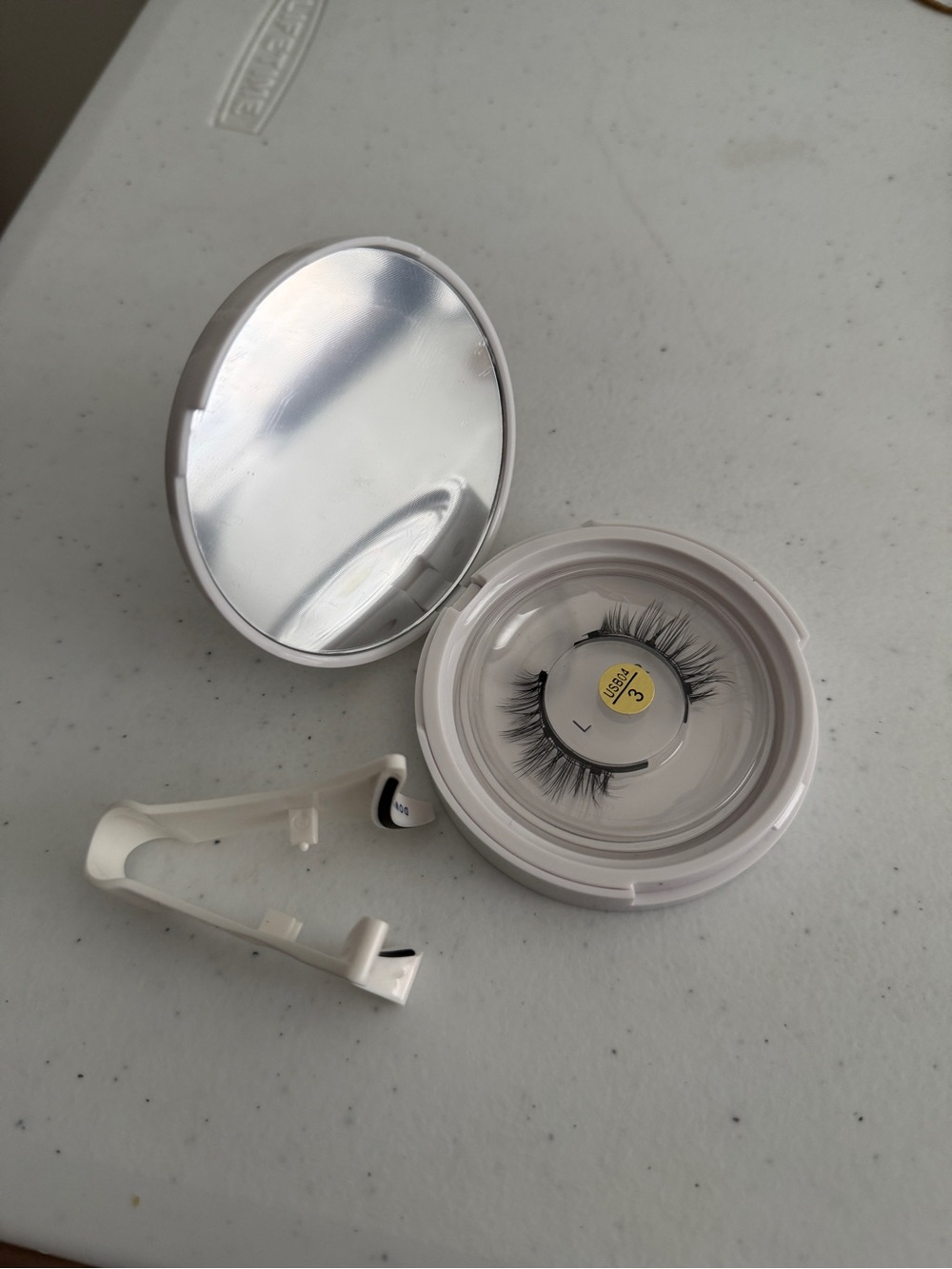 Magnetic False Eyelash Set in White Case